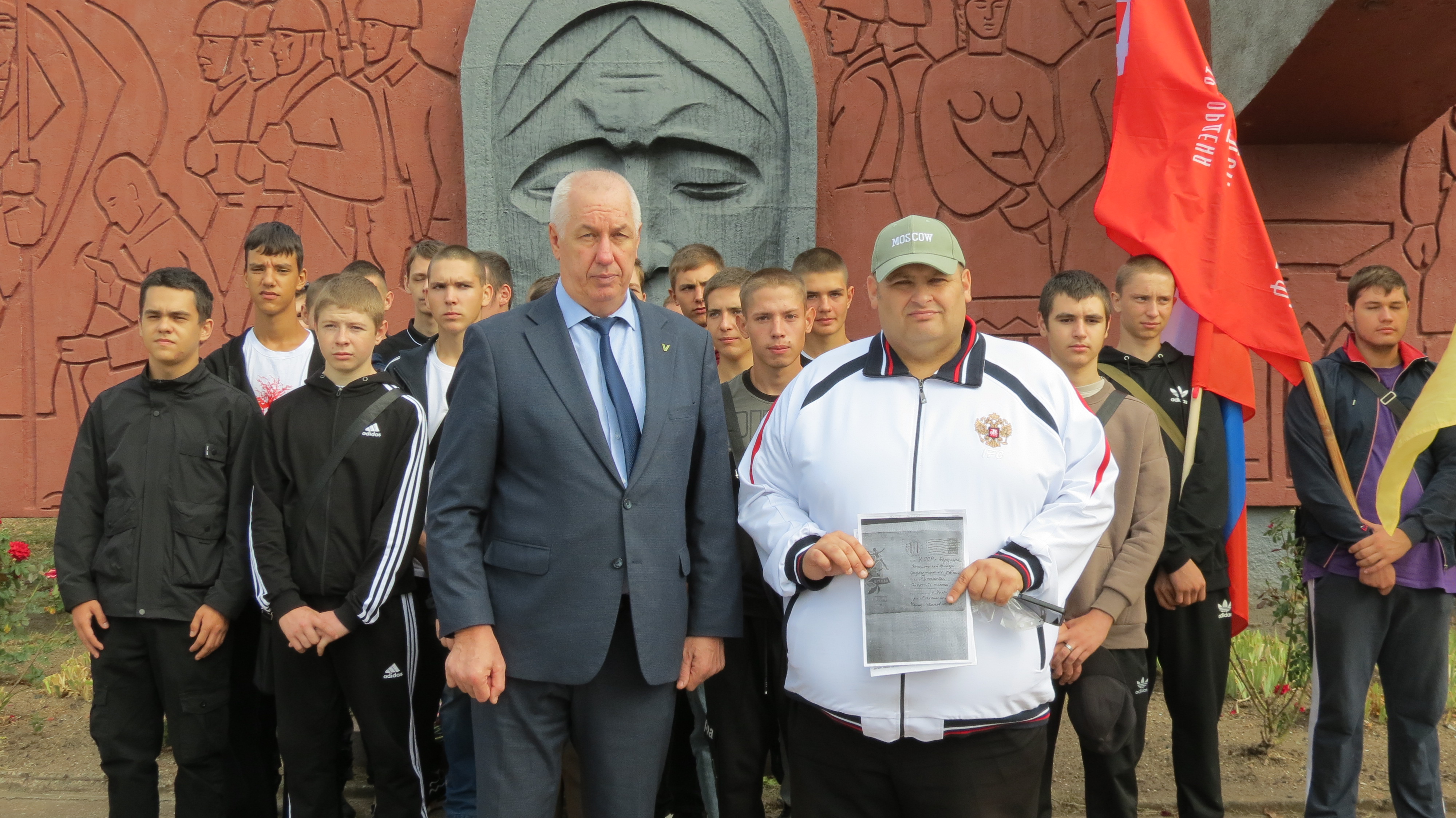 На торжественном митинге впервые было зачитано письмо моряка-десантника черно-Иванова.
