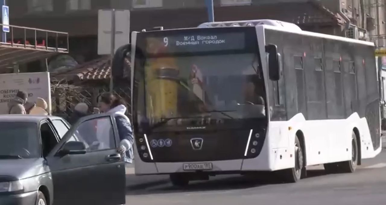 Завтра с утра движение автобусов в Бердянске переносится с ул. Победы на ул. Красная.