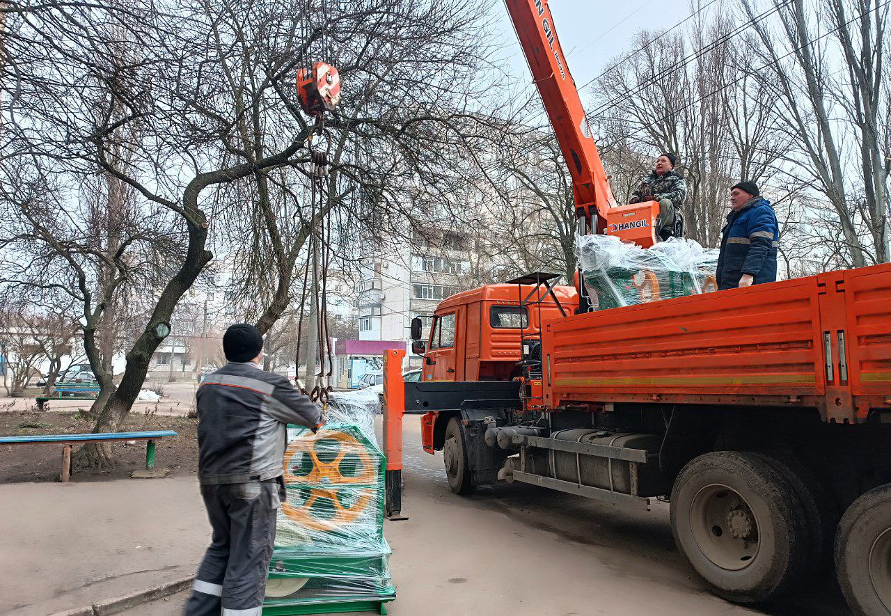 В многоквартирных домах Бердянска идет установка 8-и новых лифтов.