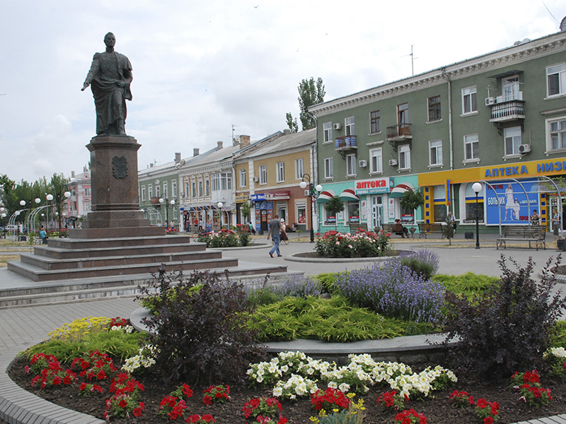 Бердянск. Памятник князю М.С. Воронцову.