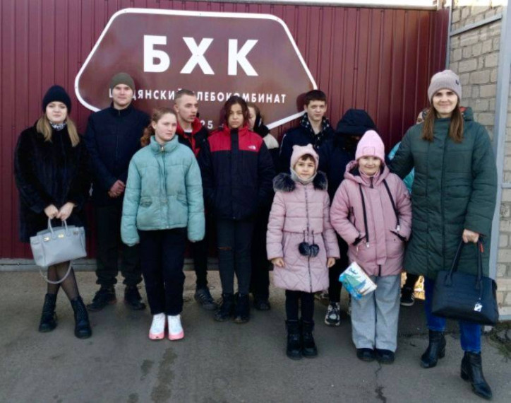 Хлебокомбинат Бердянска открыл двери для детей. Хлебокомбинат Бердянска открыл двери для детей.