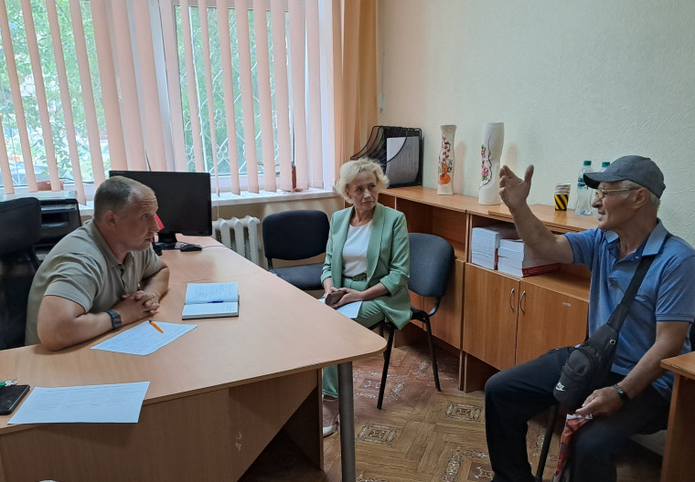 Первый заместитель Главы Бердянска Сергей Кузнецов провел прием граждан. Первый заместитель Главы Бердянска Сергей Кузнецов провел прием граждан.