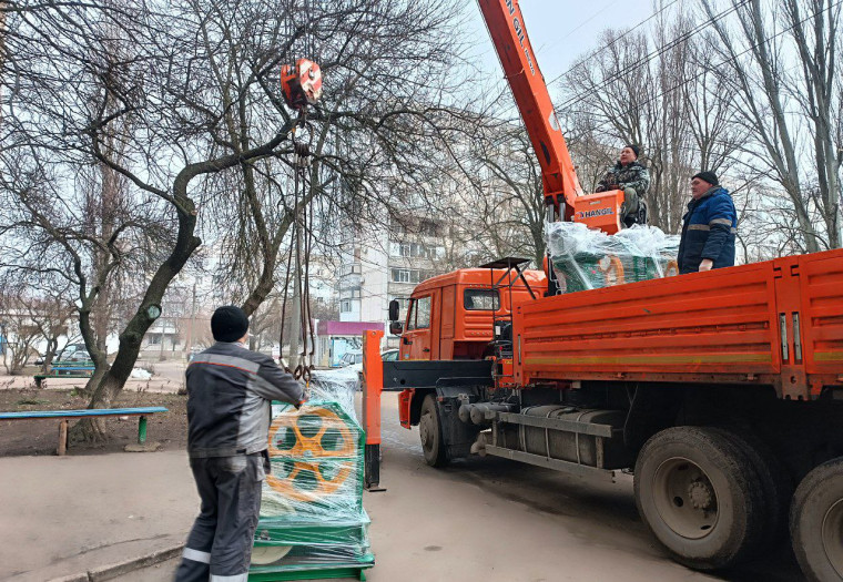 В многоквартирных домах Бердянска идет установка 8-и новых лифтов. В многоквартирных домах Бердянска идет установка 8-и новых лифтов.