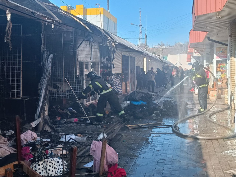 В Бердянске произошло возгорание на Центральном рынке. В Бердянске произошло возгорание на Центральном рынке.