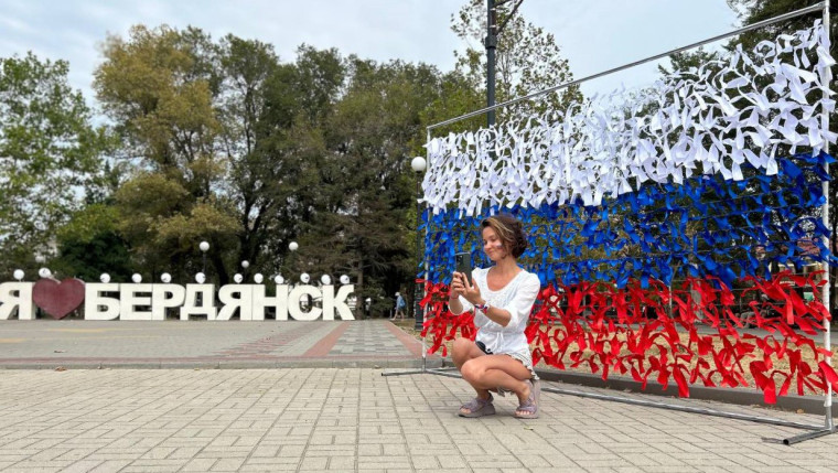 Бердянск празднует в цветах триколора. Бердянск празднует в цветах триколора.