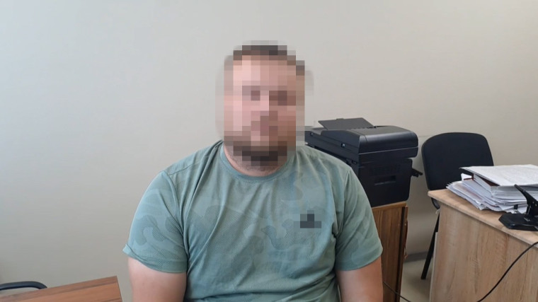 Бердянец обвиняется в в экстремистских призывах. Бердянец обвиняется в в экстремистских призывах.